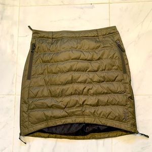 SKHOOP Short Down Skirt. Dark Olive.